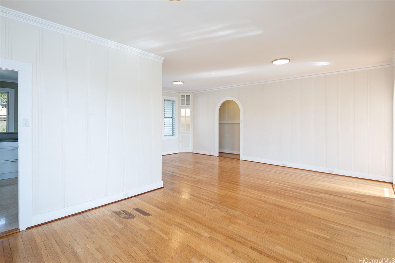 2238 Ho'onanea Street Honolulu, HI 96822 - Photo 3 of 20