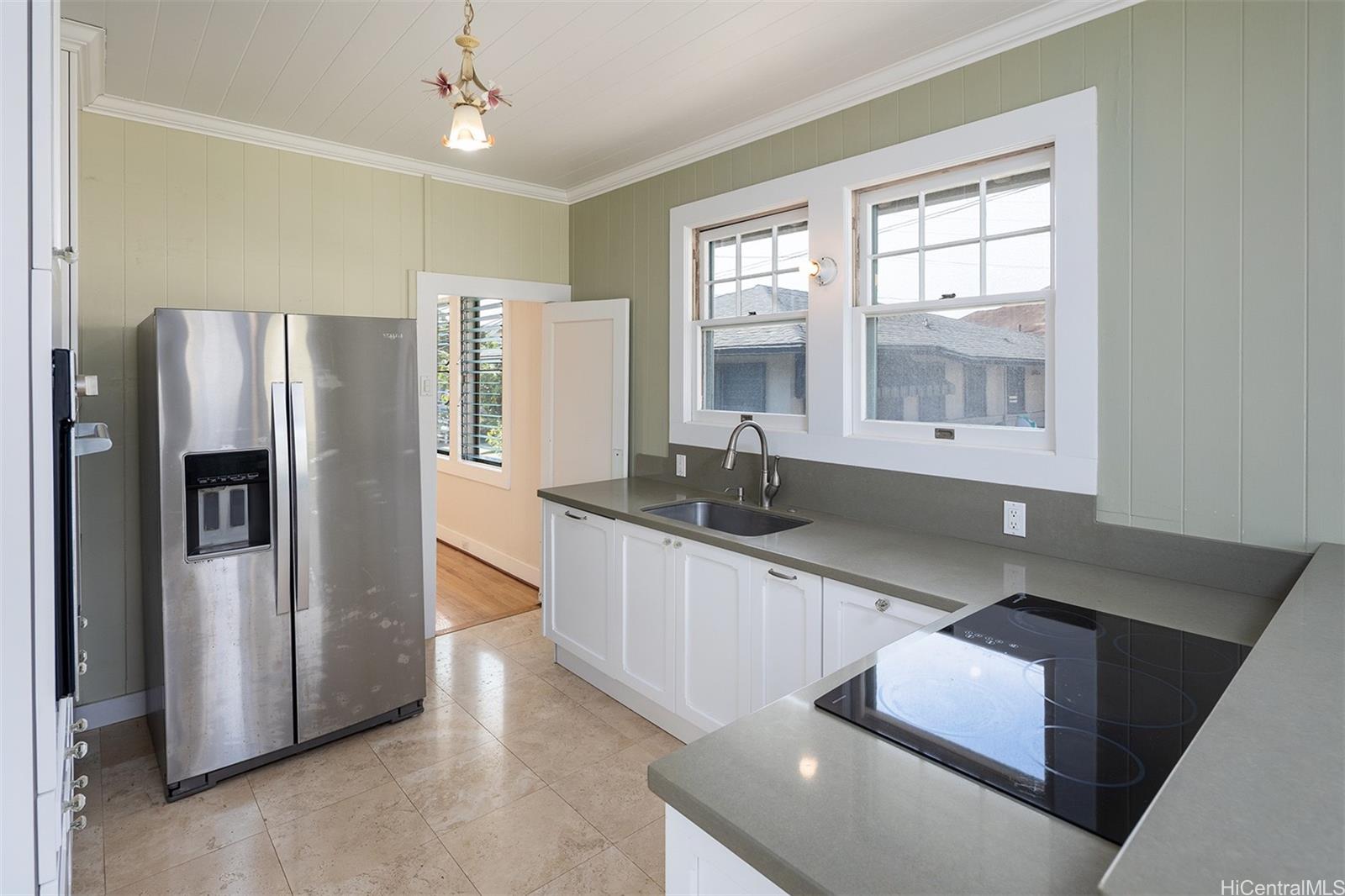 2238 Ho'onanea Street Honolulu, HI 96822 - Photo 5 of 20