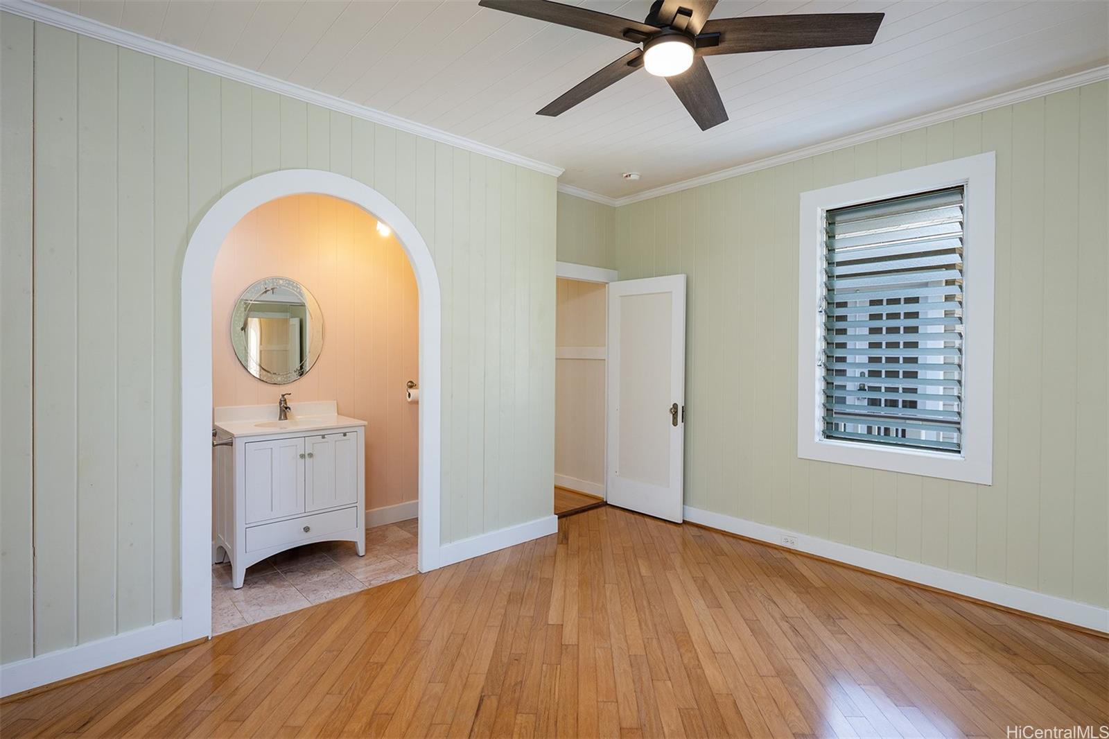 2238 Ho'onanea Street Honolulu, HI 96822 - Photo 9 of 20