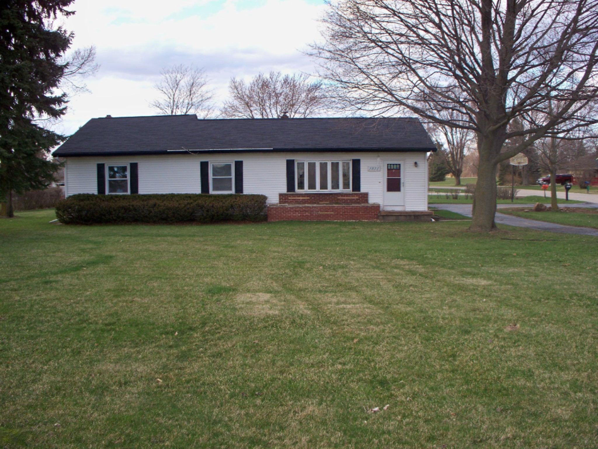 7877 Ionia Road Portland, MI 48875 - Photo 1 of 21 128_5115