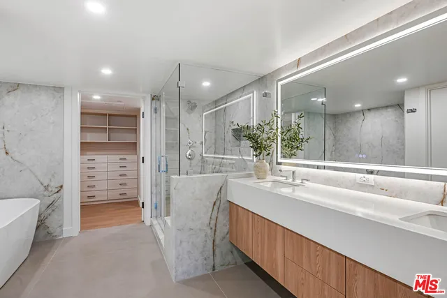 $16,995 | 350 North Palm Drive, Unit 204, Beverly Hills, CA 90210