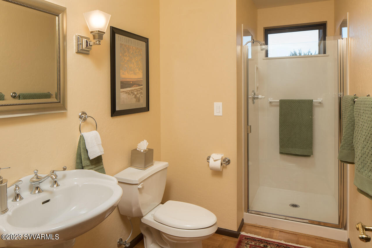 215 East Ridge Road Sedona, AZ 86336 - Photo 21 of 46 Third Bath