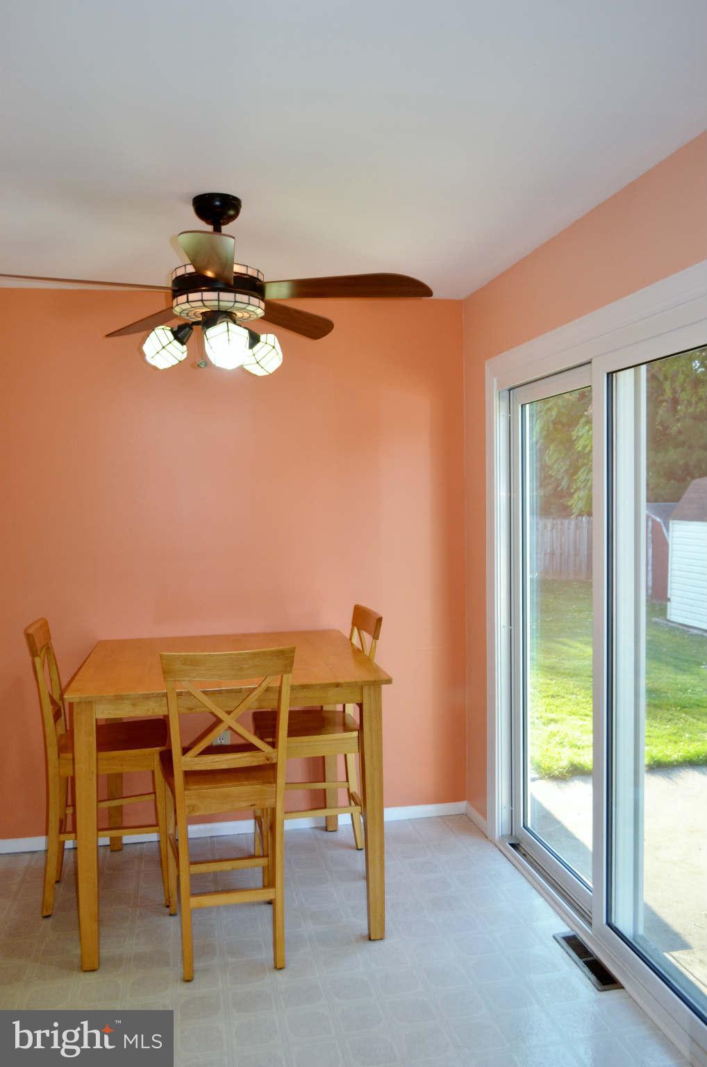2808 Michelle Road Manchester, MD 21102 - Photo 4 of 30 Bright & Cheery Eat-In Kitchen