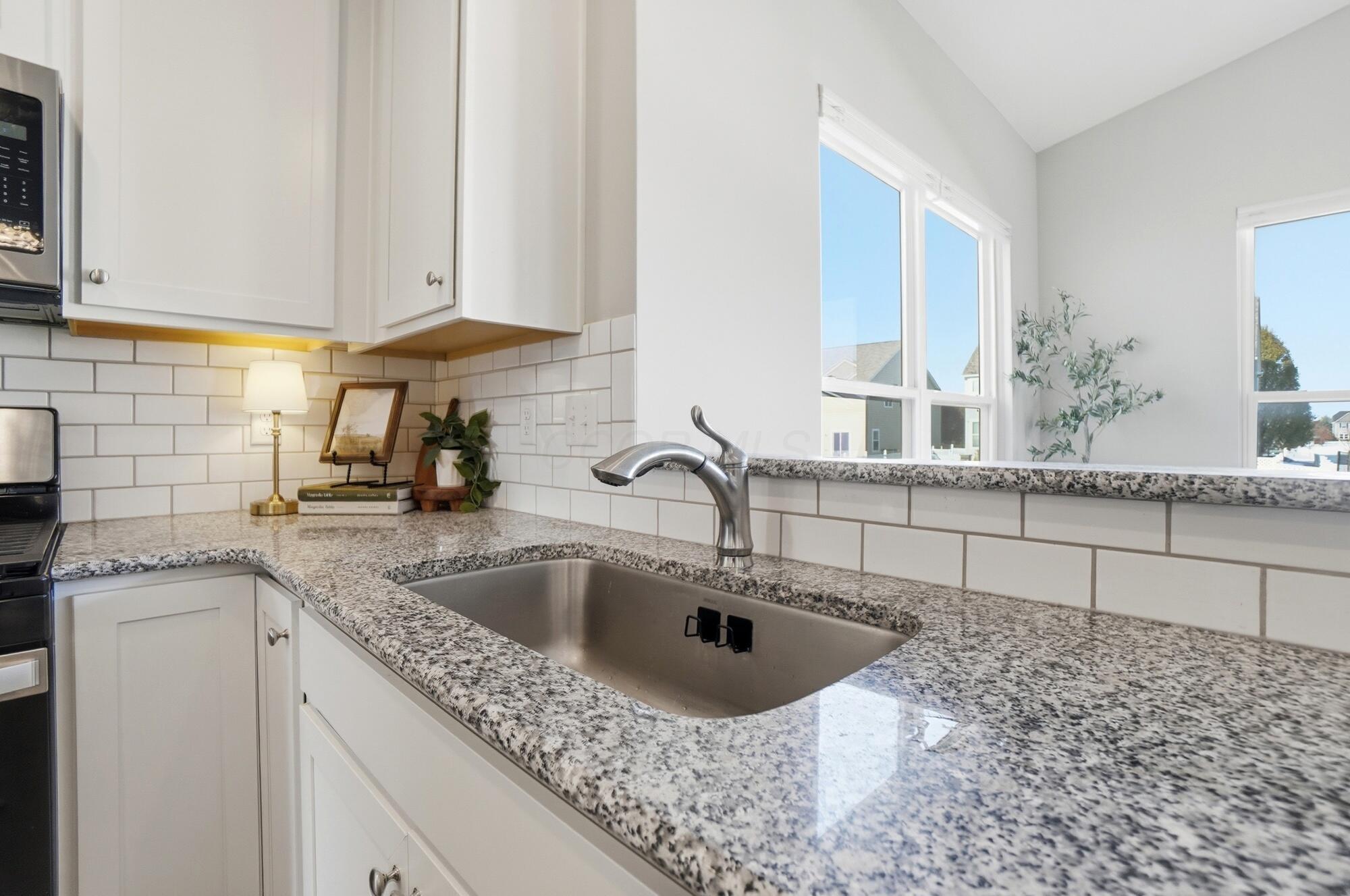 547 Pagoda Loop Delaware, OH 43015 - Photo 12 of 42 Kitchen