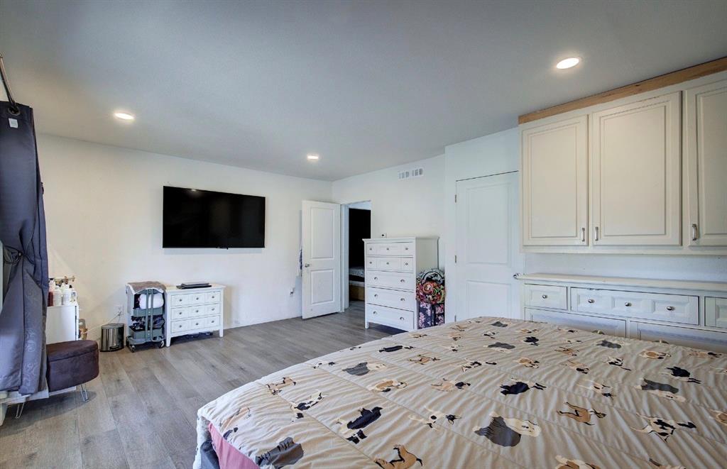 11291 Goss Street Wills Point, TX 75169 - Photo 19 of 23 a bedroom with furniture and a flat screen tv