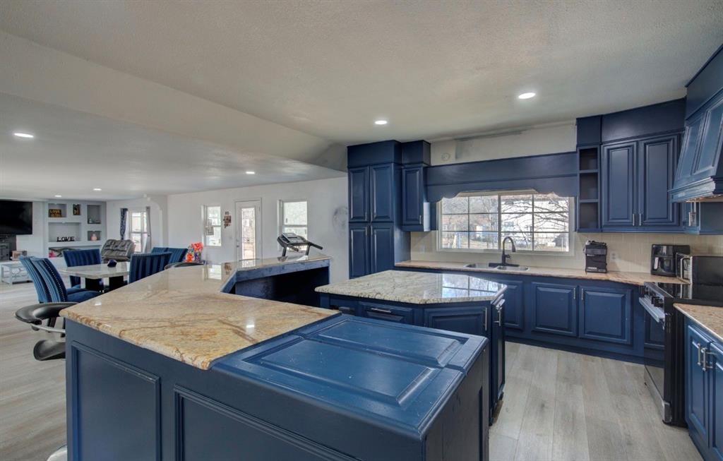11291 Goss Street Wills Point, TX 75169 - Photo 8 of 23 a kitchen with sink and refrigerator