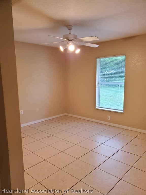 1812 Wightman Avenue Sebring, FL 33870 - Photo 14 of 22 a view of an empty room and window