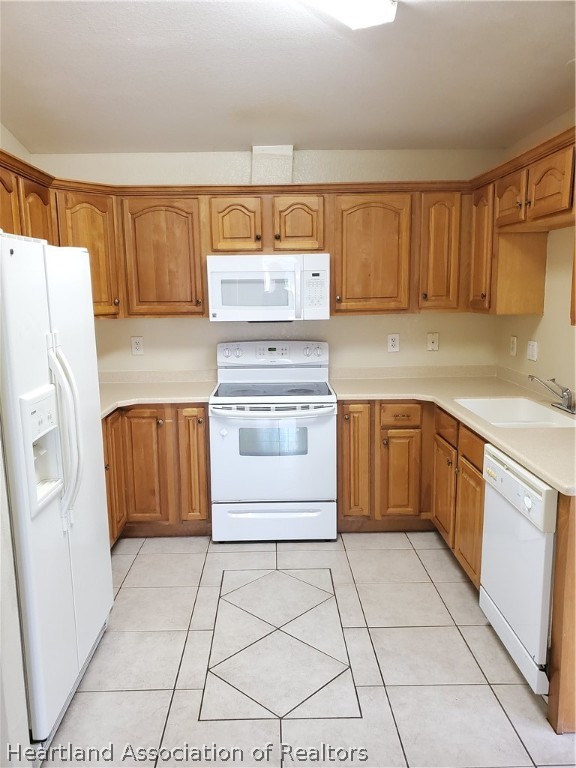 1812 Wightman Avenue Sebring, FL 33870 - Photo 18 of 22 a kitchen with a stove a sink and a refrigerator