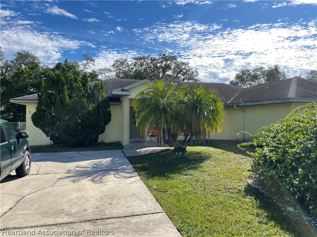 1812 Wightman Avenue Sebring, FL 33870 - Photo 3 of 22 a view of a backyard