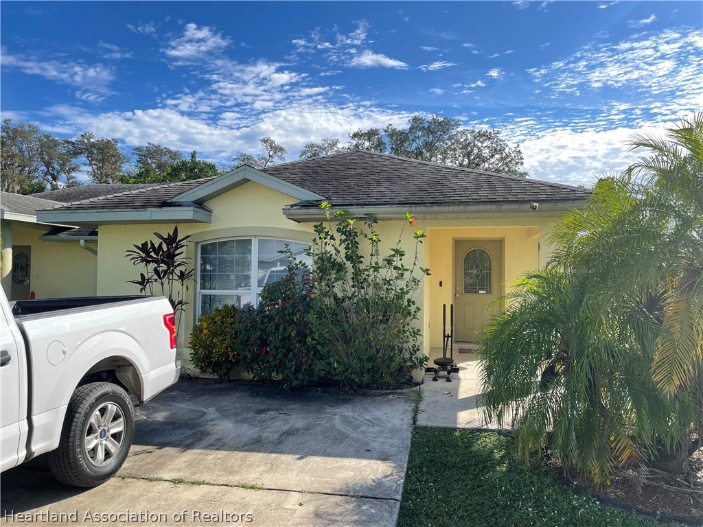 1812 Wightman Avenue Sebring, FL 33870 - Photo 4 of 22 a view of a house with a garden