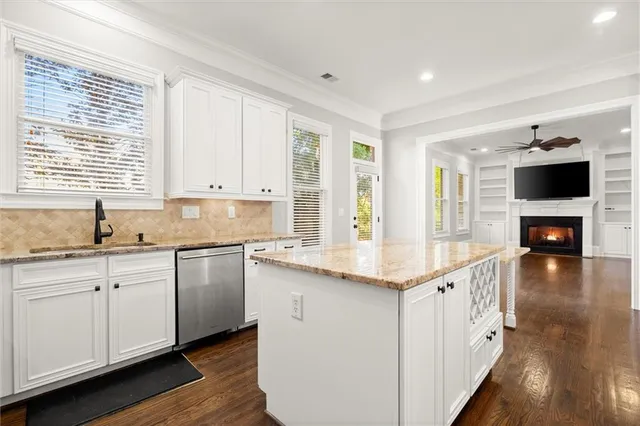 $949,900 | 6272 Mount Vernon Oaks Drive, Sandy Springs, GA 30328