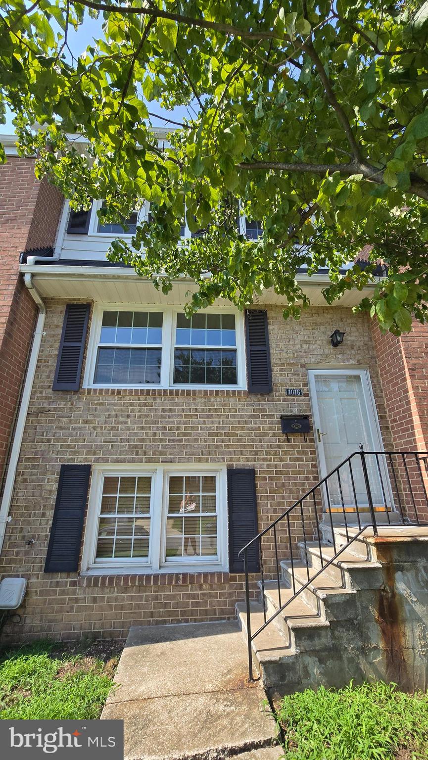 1016 Grovehill Road Baltimore, MD 21227 - Photo 2 of 65 Shady well maintained front lawn