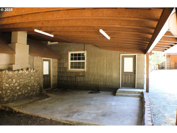 $570,000 | 3450 Shoestring Road, Riddle, OR 97469