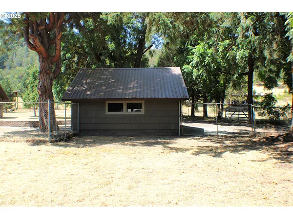 $570,000 | 3450 Shoestring Road, Riddle, OR 97469