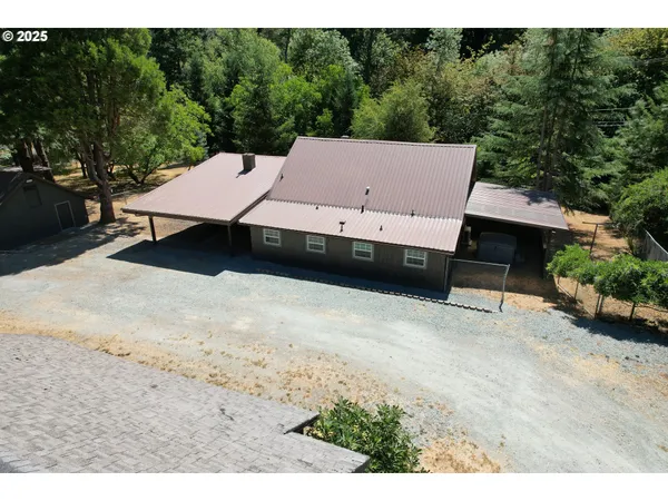 $570,000 | 3450 Shoestring Road, Riddle, OR 97469