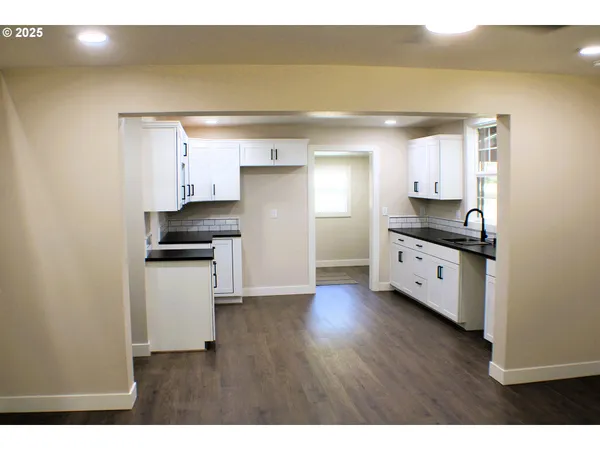 $570,000 | 3450 Shoestring Road, Riddle, OR 97469