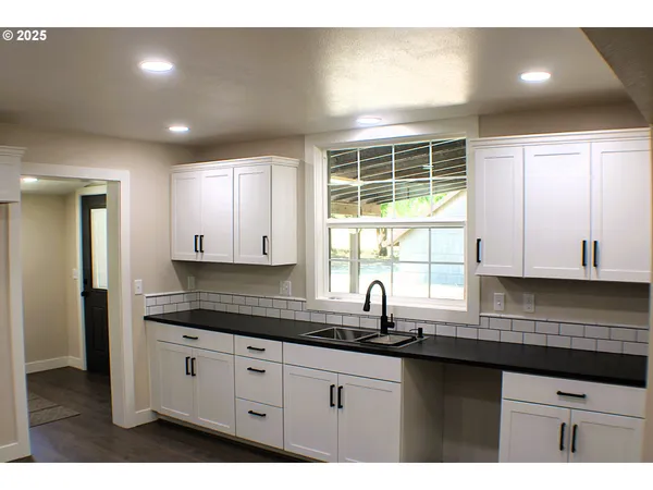 $570,000 | 3450 Shoestring Road, Riddle, OR 97469