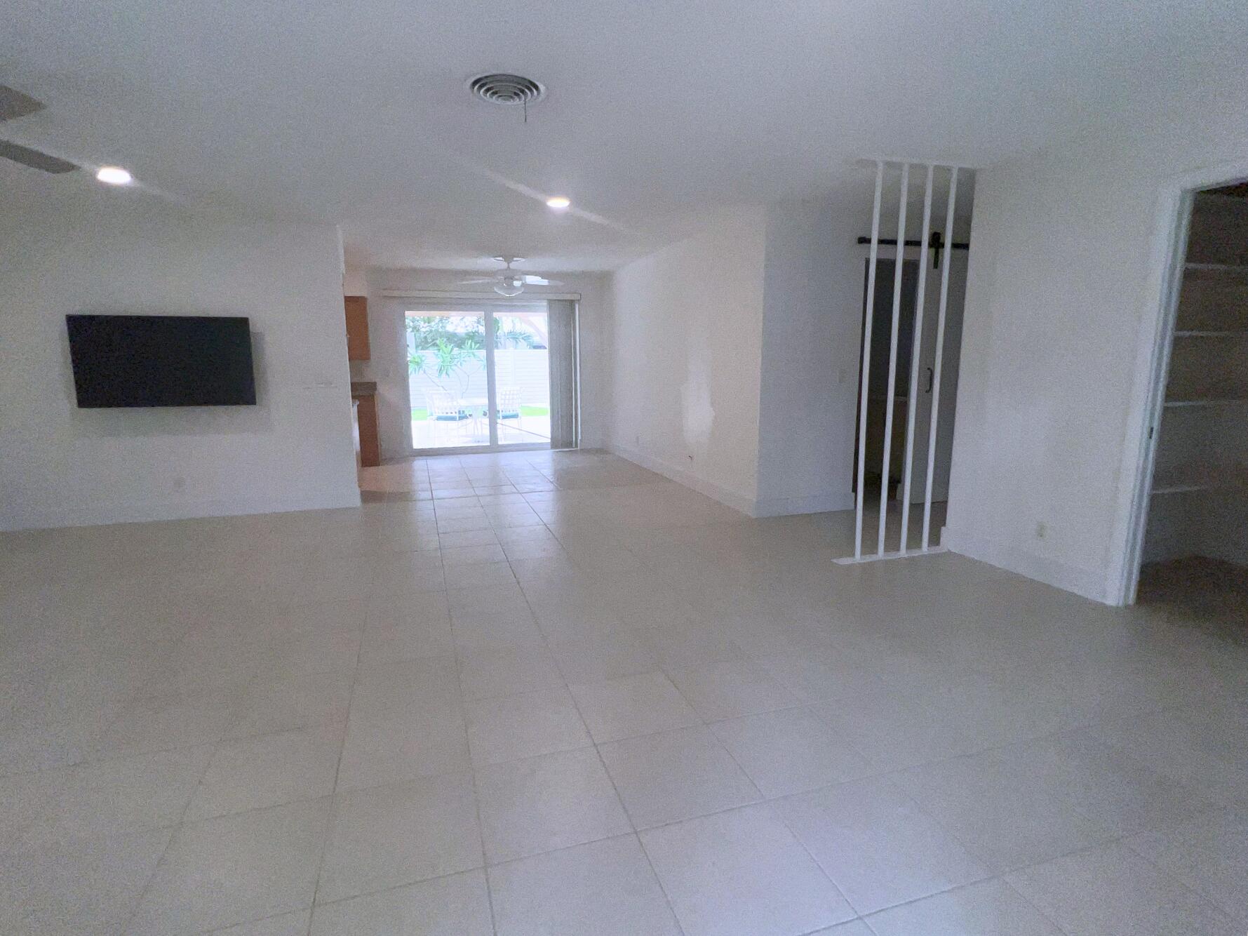 1260 Manor Drive Riviera Beach, FL 33404 - Photo 11 of 56 273