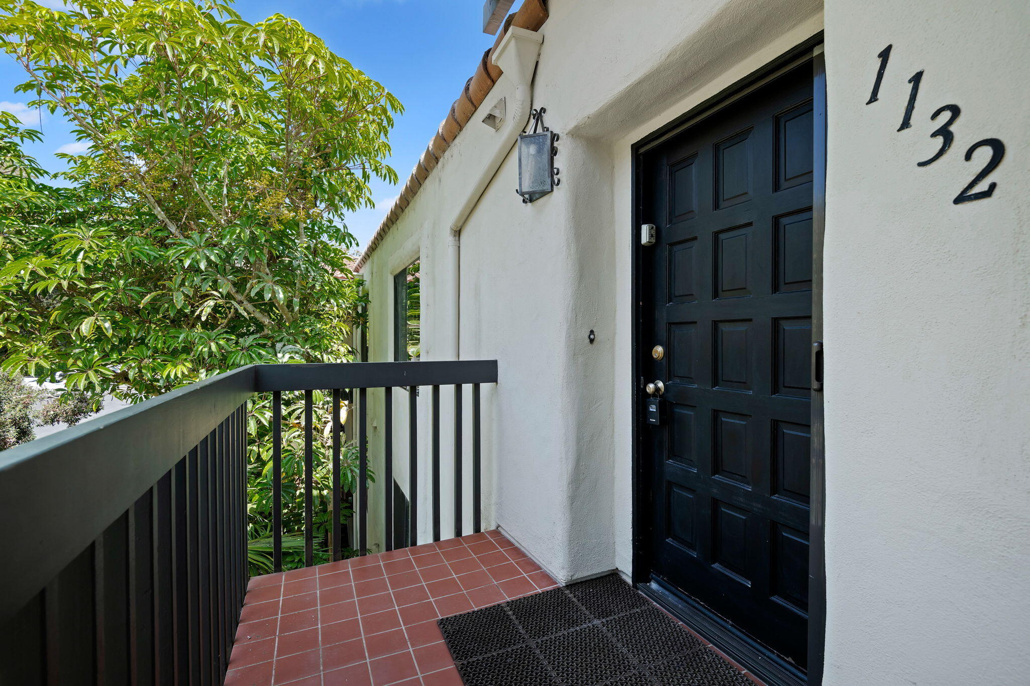 3375 Foothill Road, Unit 1132 Carpinteria, CA 93013 - Photo 26 of 28 04-Entrance