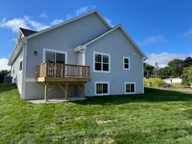 $579,990 | 1039 Waterstone Court, Pewaukee, WI 53072