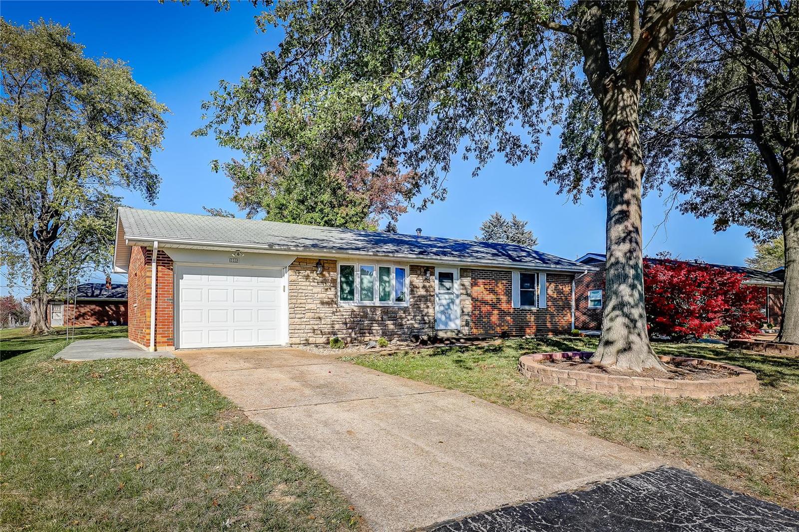 711 Willow Lane Waterloo, IL 62298 - Photo 2 of 28