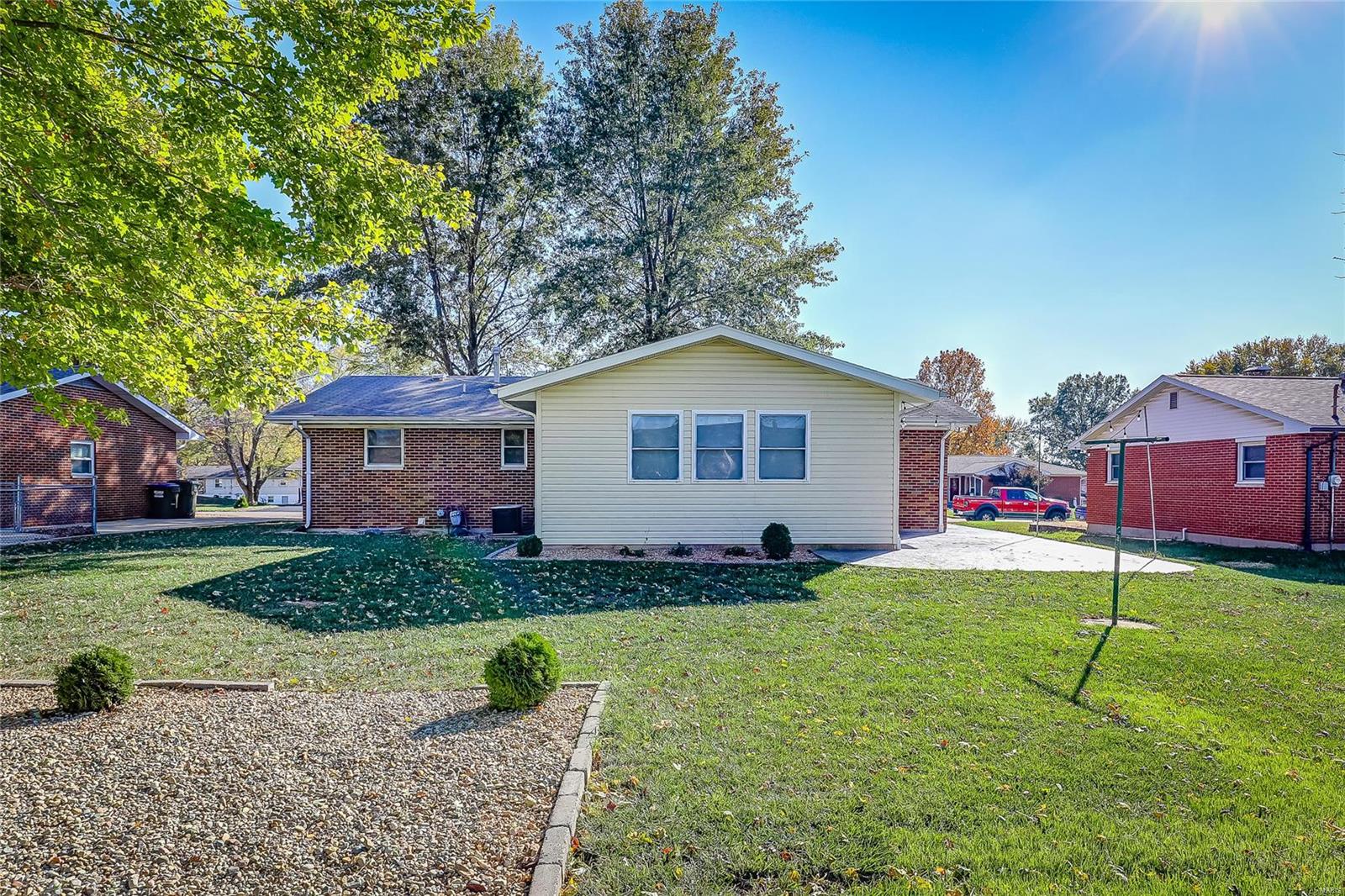 711 Willow Lane Waterloo, IL 62298 - Photo 4 of 28