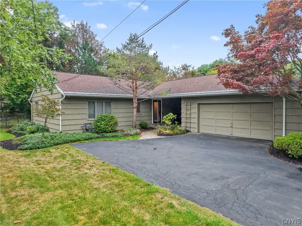 $419,900 | 15 Bradford Drive, DeWitt, NY 13224