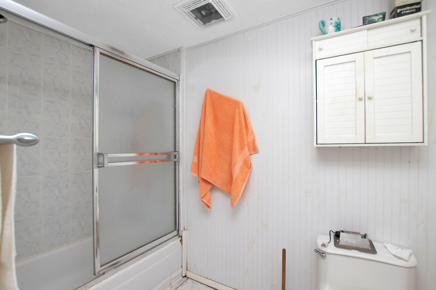 353 Sound Drive Key Largo, FL 33037 - Photo 24 of 28 a bathroom with a window and a shower