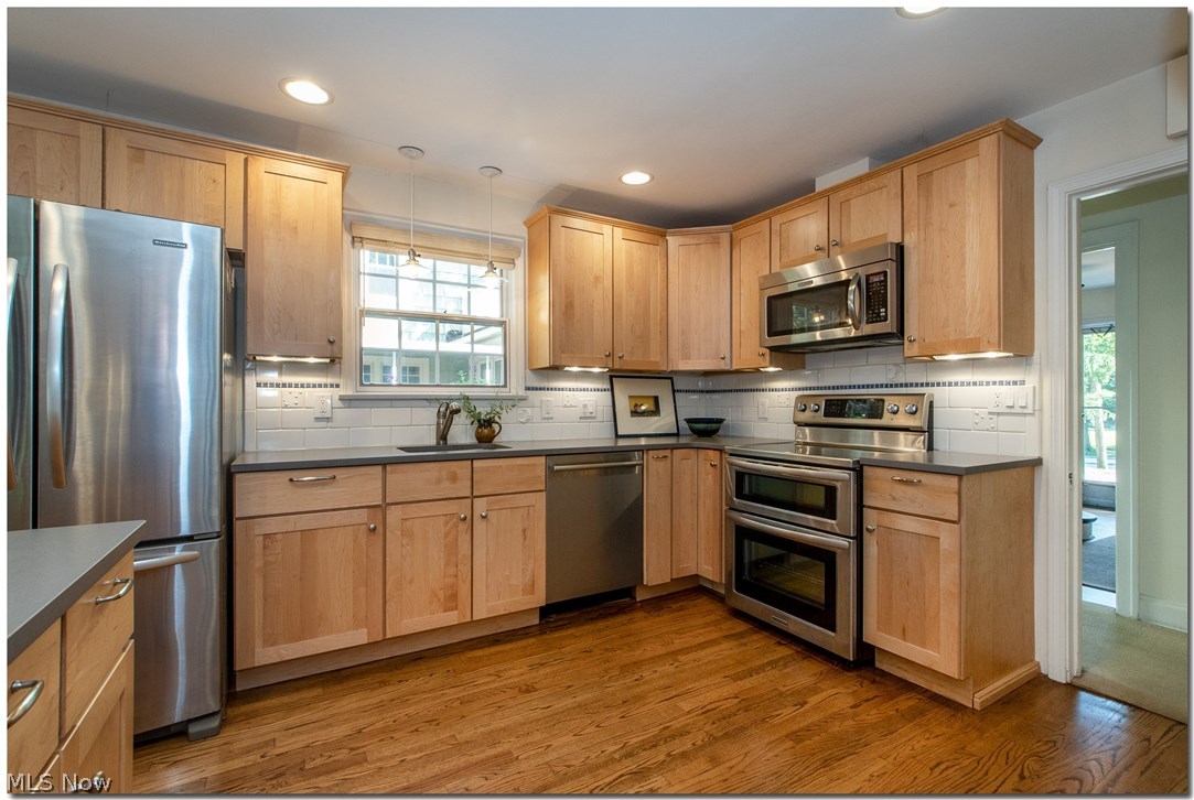 3132 Warrington Road Cleveland, OH 44120 - Photo 12 of 34