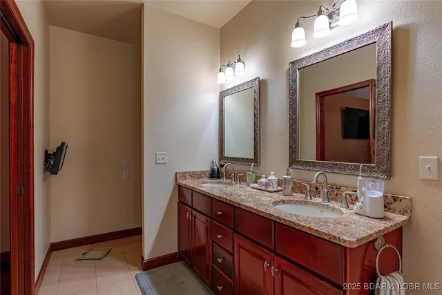 $585,000 | 67 Windjammer Estates Drive, Lake Ozark, MO 65049