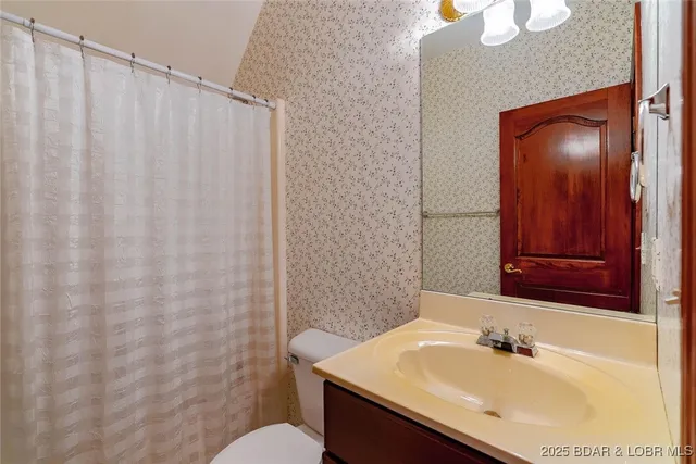 $585,000 | 67 Windjammer Estates Drive, Lake Ozark, MO 65049