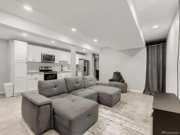 $1,450 | 15057 East Louisiana Drive, Unit A, Aurora, CO 80012