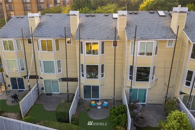 a view of an house with backyard porch and kitchen