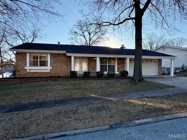 $251,000 | 628 Hickory Knoll Court, Ballwin, MO 63021