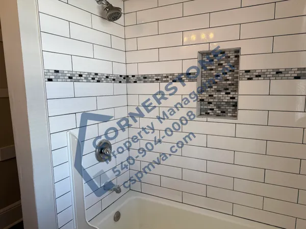 $825 | 4812 Williamson Road, Unit 4, Roanoke, VA 24012