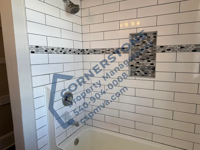 $800 | 4812 Williamson Road, Unit 4, Roanoke, VA 24012