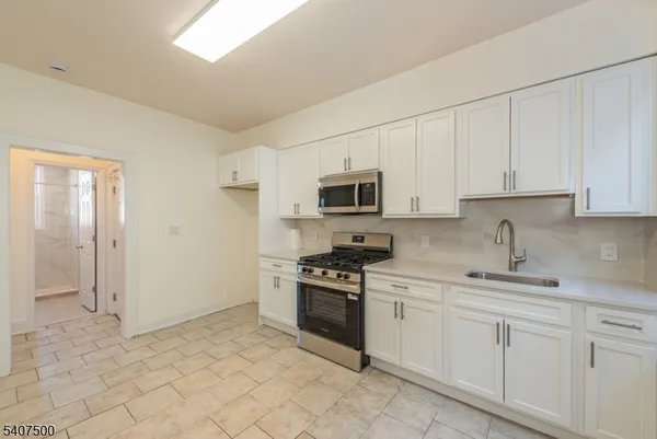 $2,400 | 137 Hammond Avenue, Passaic, NJ 07055