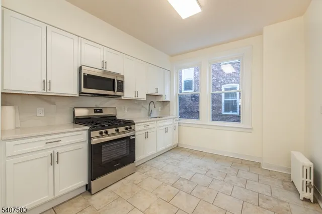 $2,600 | 137 Hammond Avenue, Passaic, NJ 07055