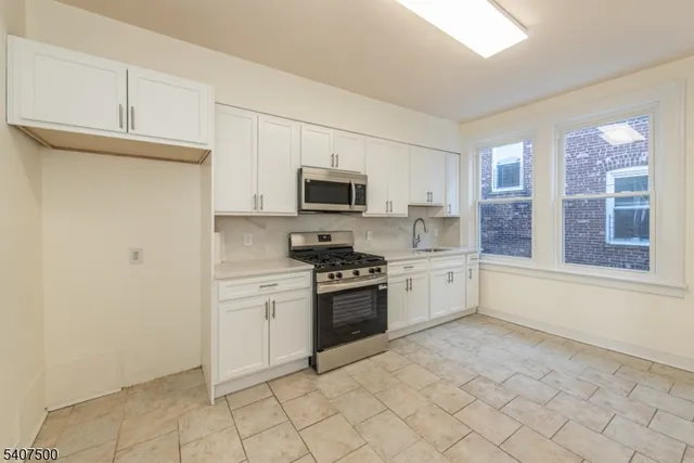 $2,600 | 137 Hammond Avenue, Passaic, NJ 07055