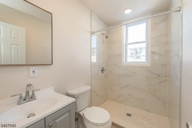 $2,600 | 137 Hammond Avenue, Passaic, NJ 07055