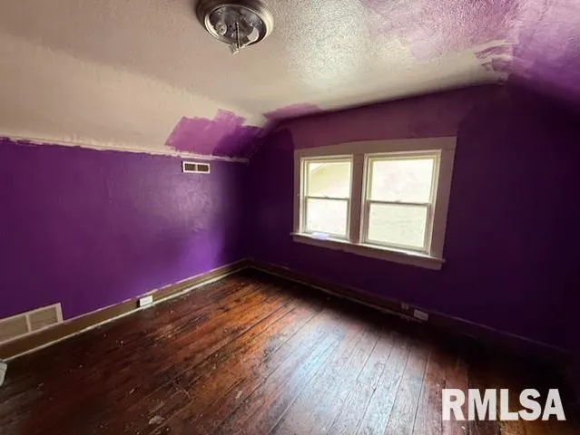 $49,990 | 816 West Columbia Terrace, Peoria, IL 61606