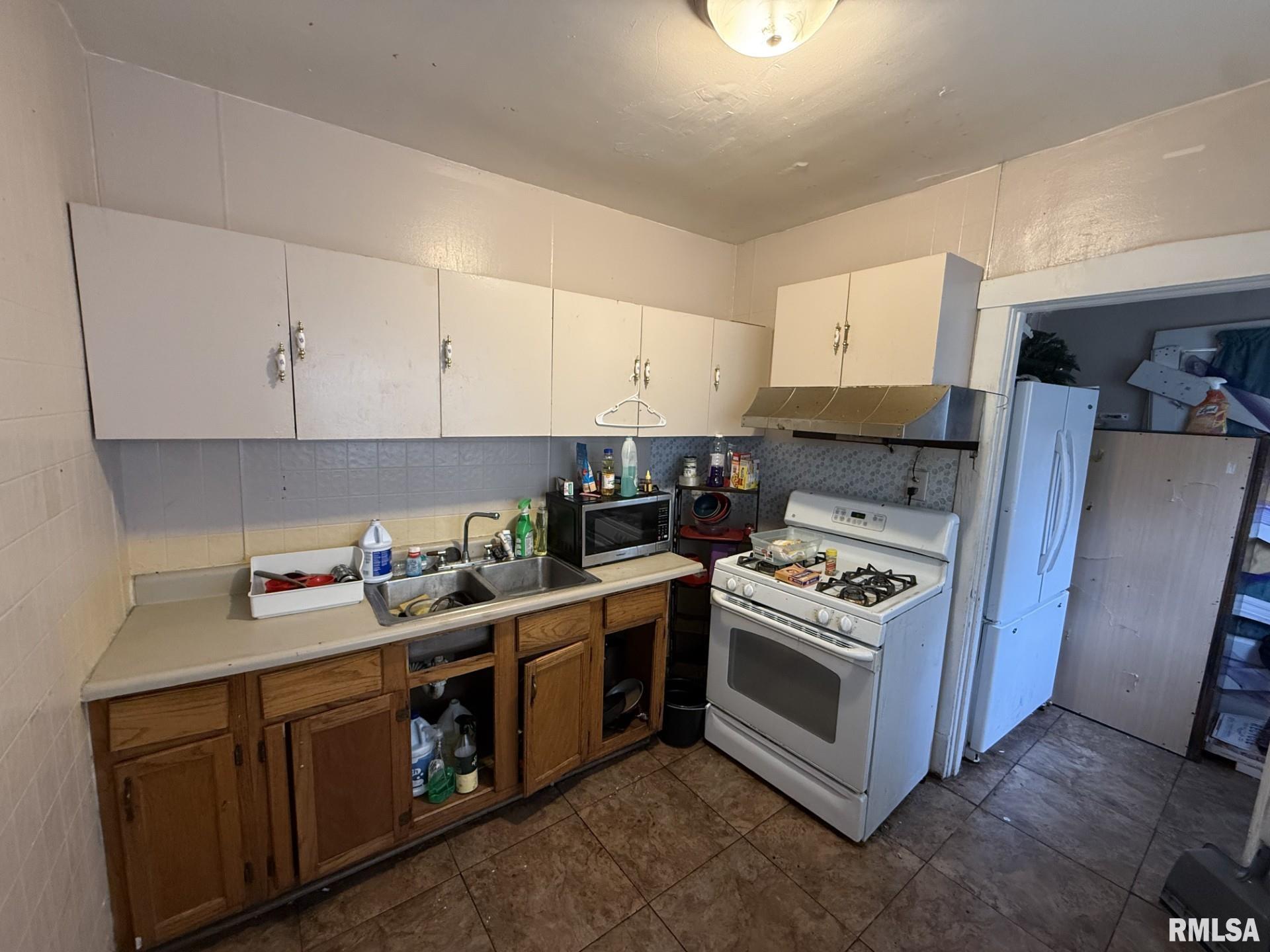 816 West Columbia Terrace Peoria, IL 61606 - Photo 6 of 17