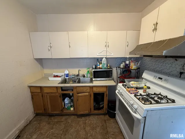 $49,990 | 816 West Columbia Terrace, Peoria, IL 61606