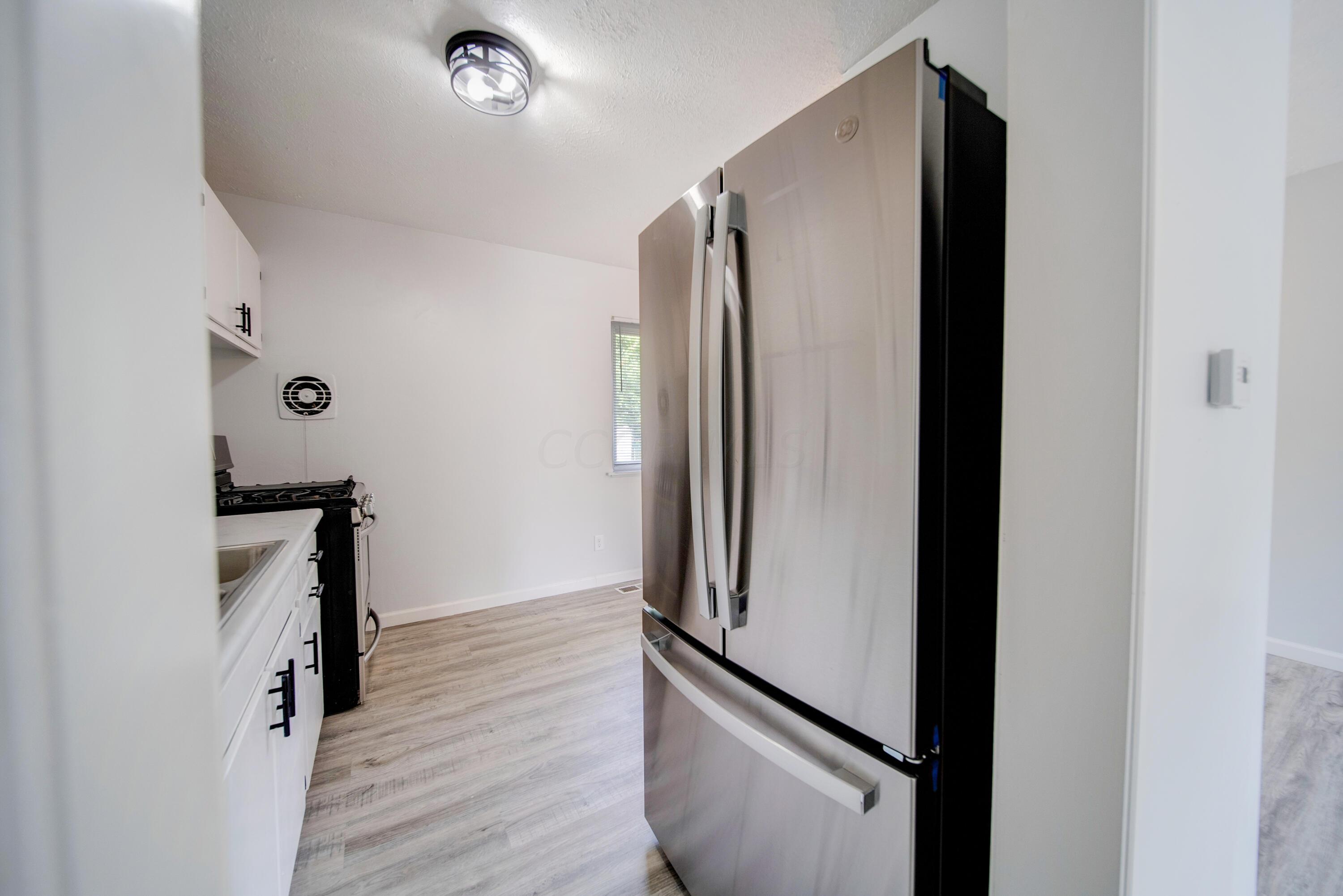 1842 Stetson Road Columbus, OH 43232 - Photo 10 of 33 18-print-DSC09235_6_7