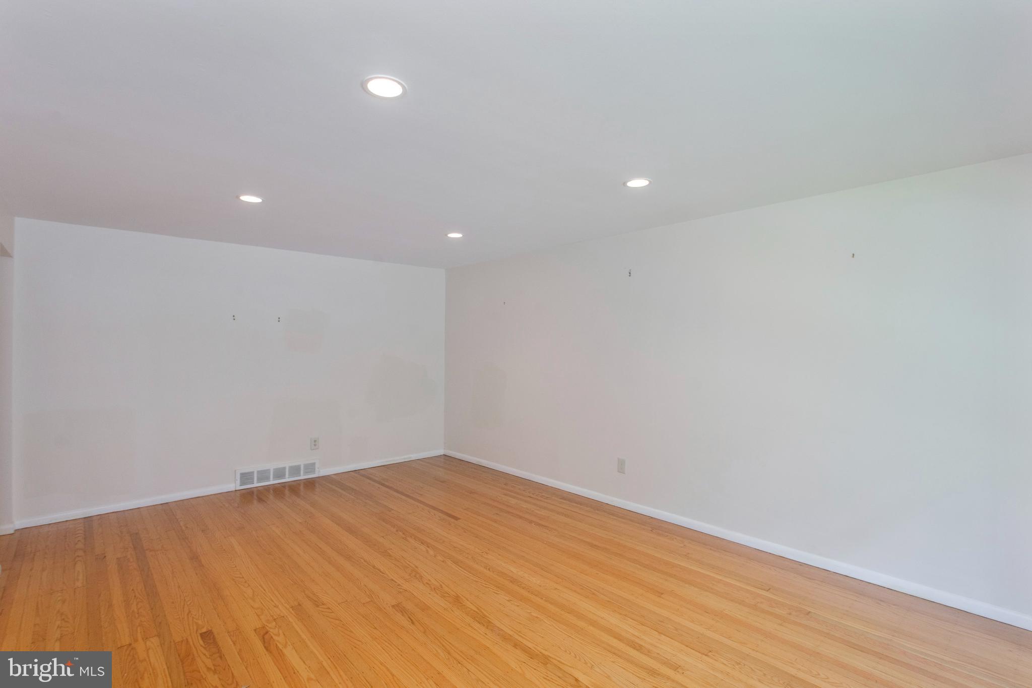 501 Ellis Road Havertown, PA 19083 - Photo 8 of 49