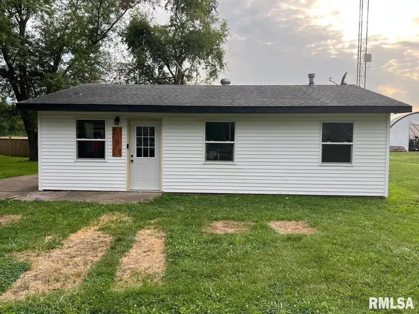 $86,900 | 207 Brenda Lane, Girard, IL 62640