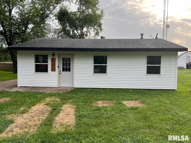 $99,900 | 207 Brenda Lane, Girard, IL 62640