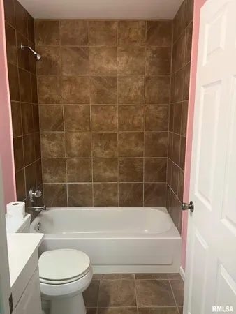 $86,900 | 207 Brenda Lane, Girard, IL 62640