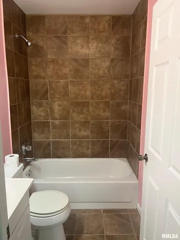 $99,900 | 207 Brenda Lane, Girard, IL 62640