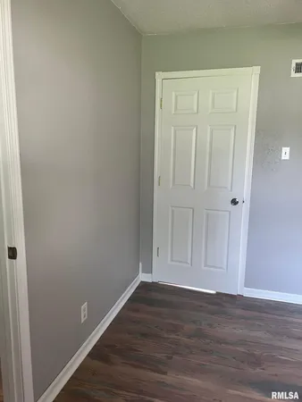 $86,900 | 207 Brenda Lane, Girard, IL 62640